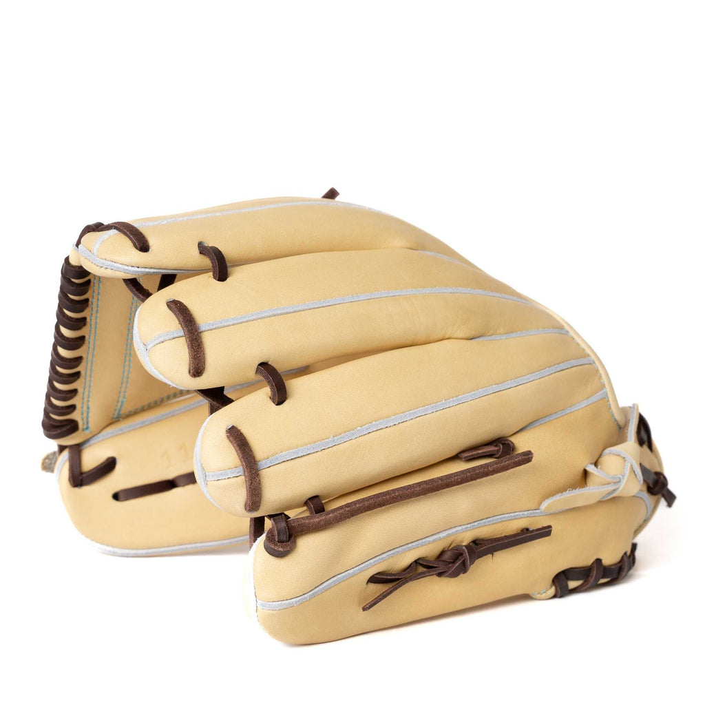 EN-7 | Pitcher | Blonde | 11.75"