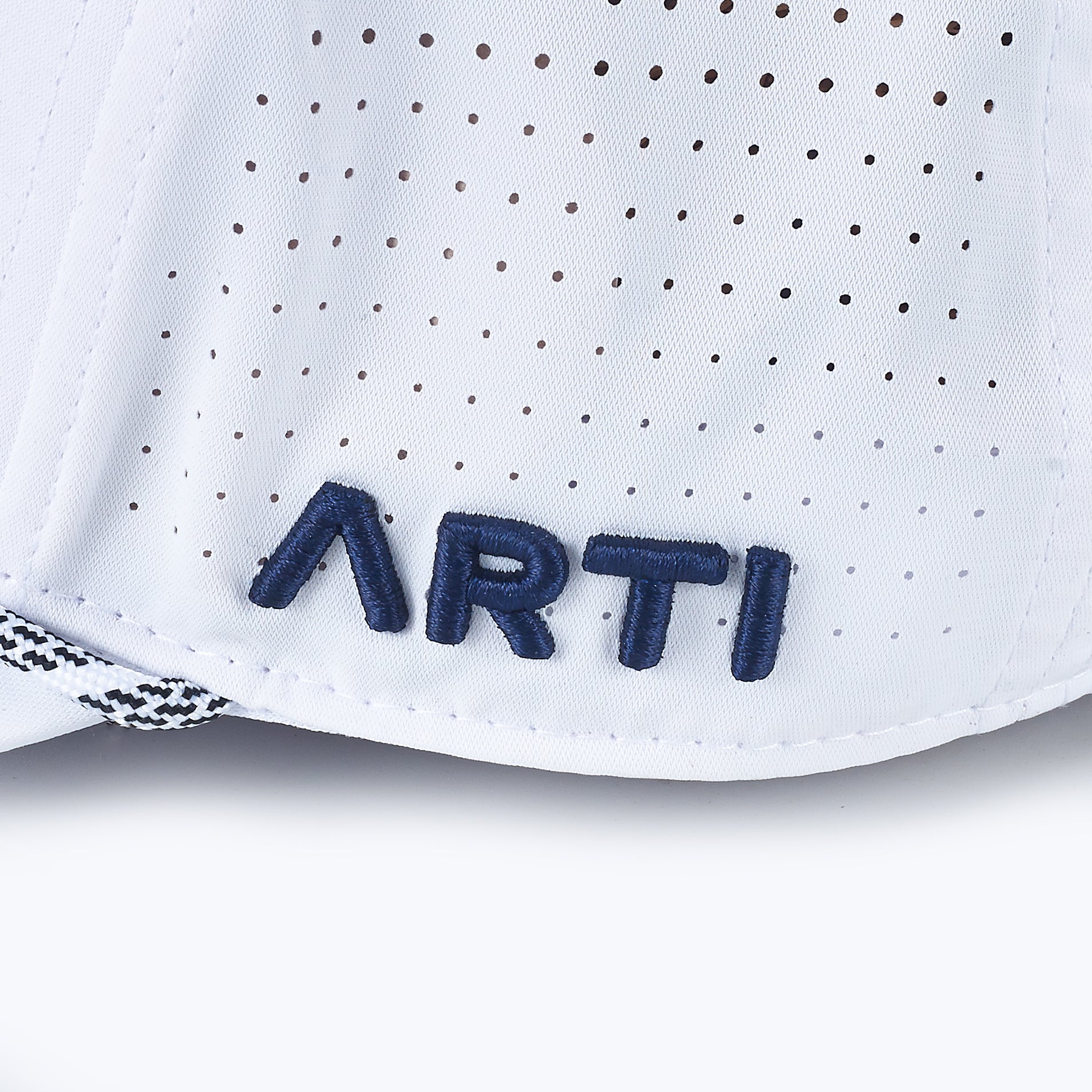 ARTI White Performance Crown Rope Hat