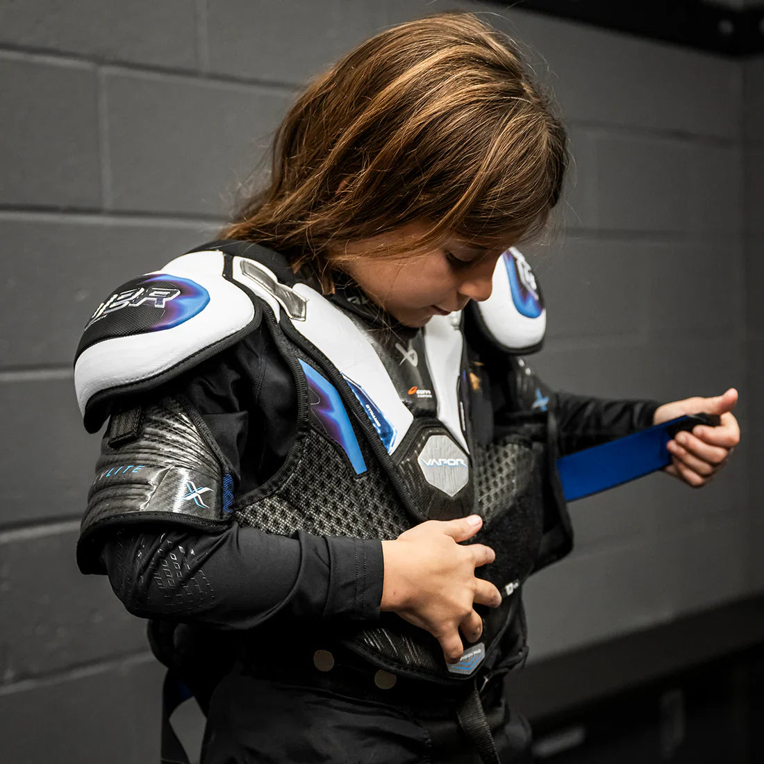 S25 Bauer Vapor Flylite Shoulder Pad - JR